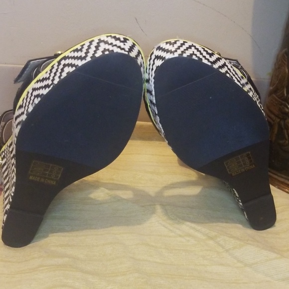 Wedge Heeled Sandals (Kingston) - Picture 3 of 7